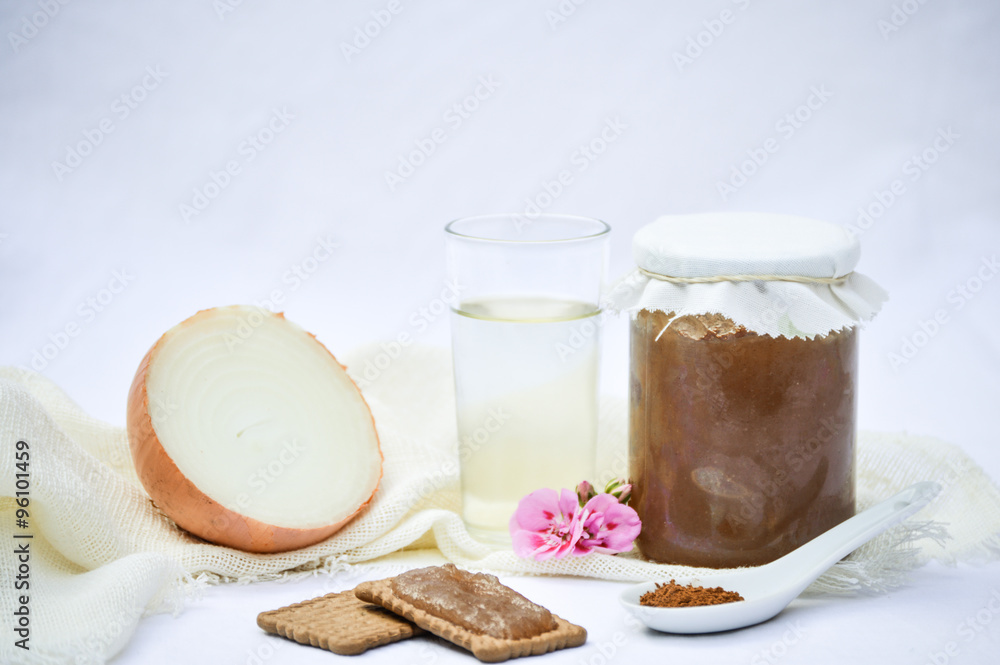 Jam with onions, white wine and cinnamon Jam with onions, white wine and cinnamon