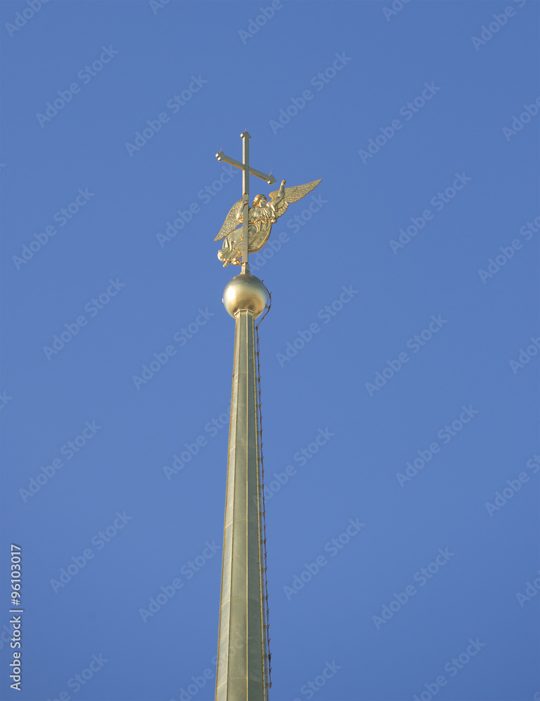 Ангел на вершине шпиля Петропавловского собора. Санкт-Петербург