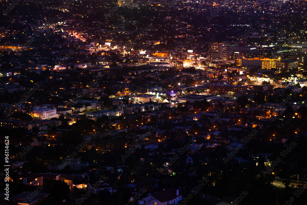 Fototapeta premium Night city view of LA from Griffith Observatory