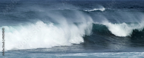 Fototapeta Naklejka Na Ścianę i Meble -  breaking ocean waves