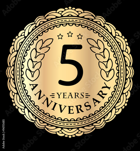 Vintage anniversary 5 years round emblem in mono line style. Ret