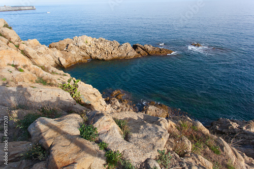 Скала La roca de Sa Palomera - символ курорта Коста-Брава. Бланес, Каталония, Испания 
