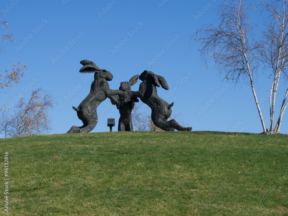 Naklejka premium Dancing Hares Sculpture
