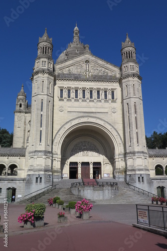 Basilika Sainte-Thérèse in Lisieux © shorty25