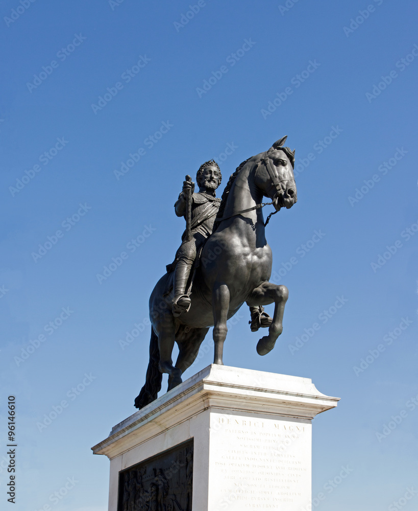 Statue équestre d'Henry IV, place royale à Paris (France)