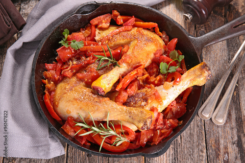 chicken leg cooked with tomato and bell pepper