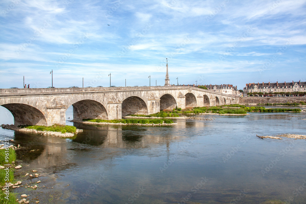 Le pont de Blois sur la Loire, Loir et Cher, Pays de Loire, France