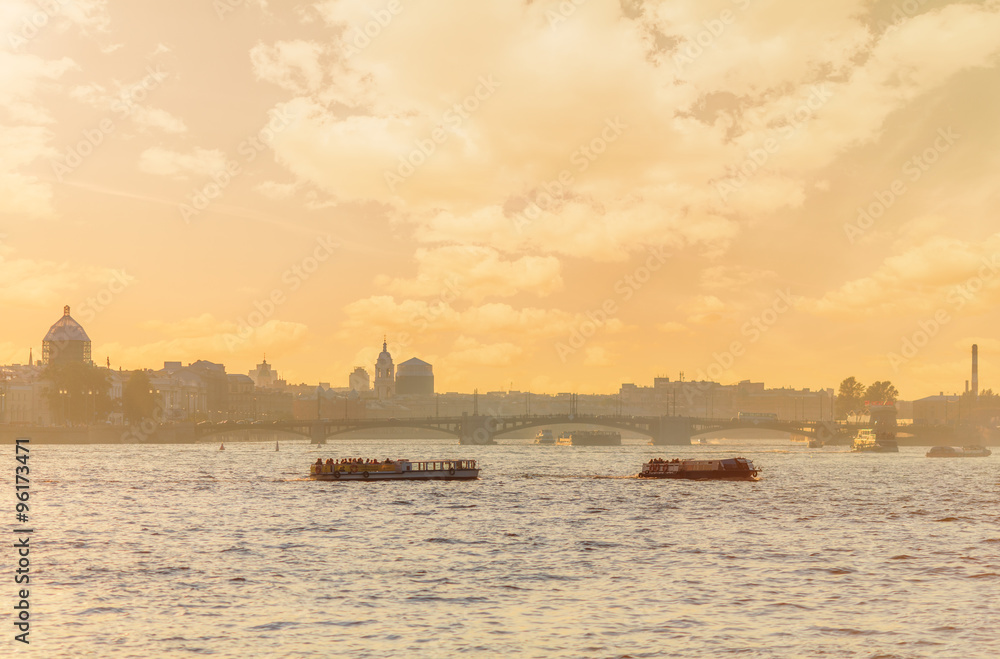 Obraz premium Ships on Neva