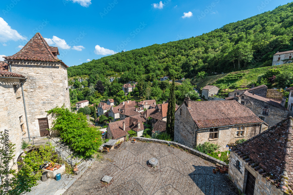 Saint Cirq Lapopie in Lot, France Saint Cirq Lapopie in Lot, France