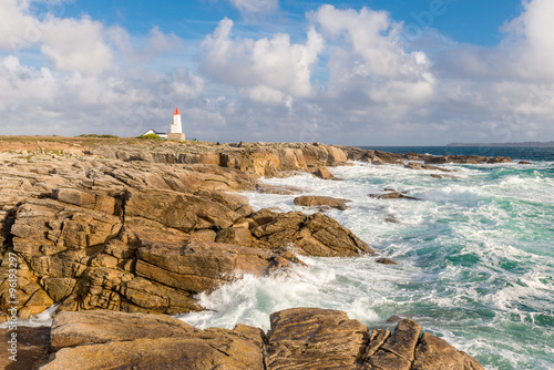 Côte et Phare de Kerroc'h par une journée ensoleillée (GR34) - Ploemeur en Bretagne