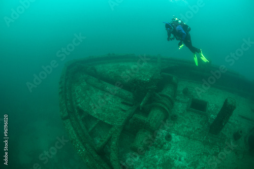 Canvastavla Diver and Shipwreck in Lake Michigan
