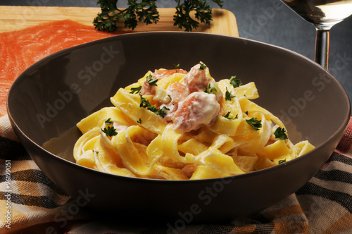 Tagliatelle salmon and cream Cucina italiana อาหารอิตาลี Итальянская кухня Kuchnia włoska