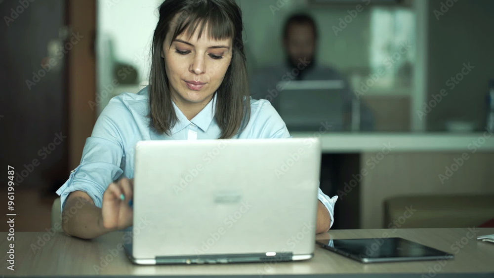 Businesswoman finish working on laptop and leaving office
Businesswoman finish working on laptop and leaving office