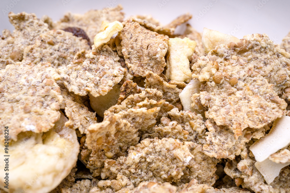 Fruit and grain flake Fruit and grain flake