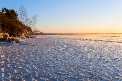 Fototapeta Naklejka Na Ścianę i Meble -  Floe on the shore of a frozen lake