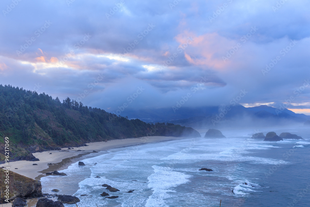 Obraz premium View from Ecola State Park to Cannon Beach in Pacific Ocean, Oregon Coast. USA