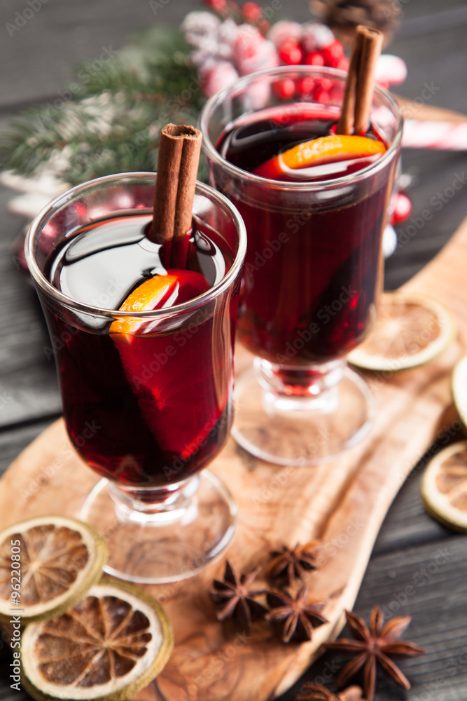Mulled wine with cinnamon and orange Mulled wine with cinnamon and orange