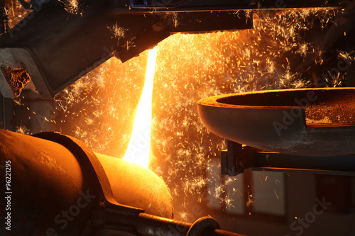 Foto Molten Metal Poured at Foundry