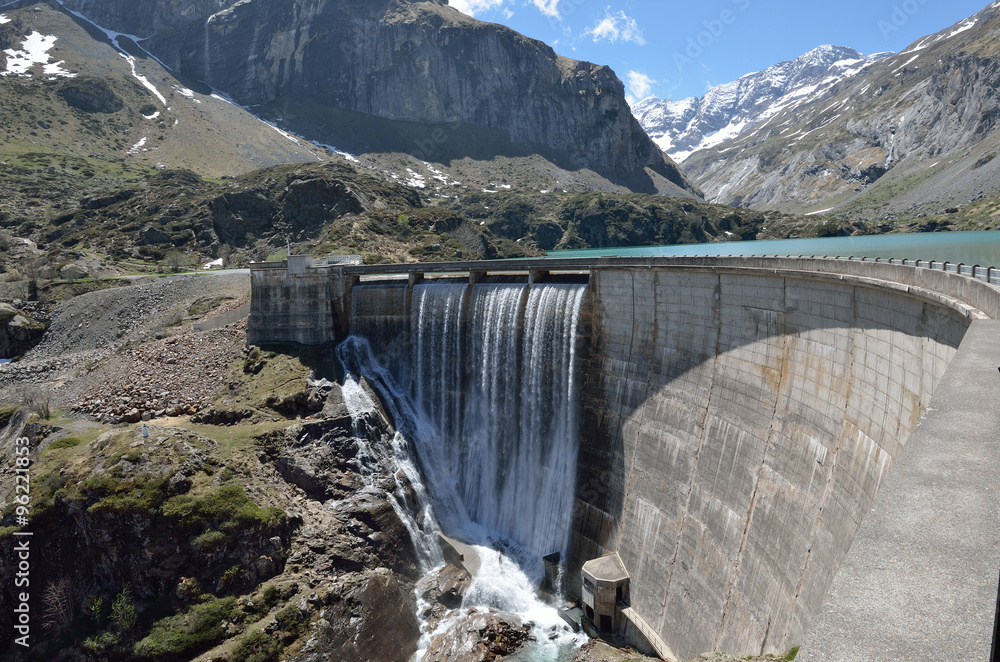 Gloriettes dam in the French Pyrenees Gloriettes dam in the French Pyrenees