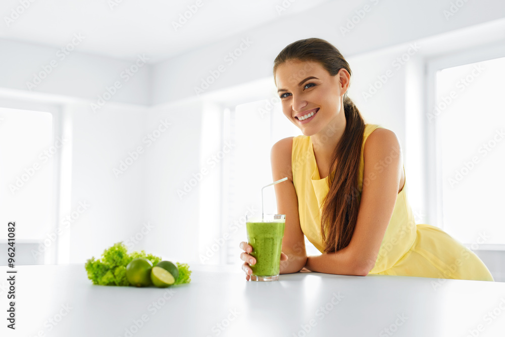 Healthy Meal. Happy Beautiful Smiling Woman Drinking Green Detox Vegetable Smoothie. Healthy Lifestyle, Food And Eating. Drink Juice. Diet, Health And Beauty Concept.