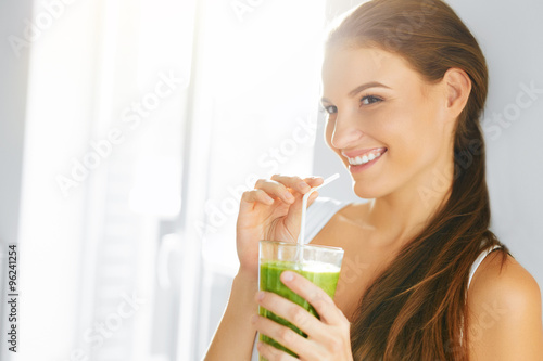 Organic Food. Healthy Eating Woman Drinking Fresh Raw Green Detox Vegetable Juice. Healthy Lifestyle, Vegetarian Meal. Drink Smoothie. Nutrition Concept. Diet. 