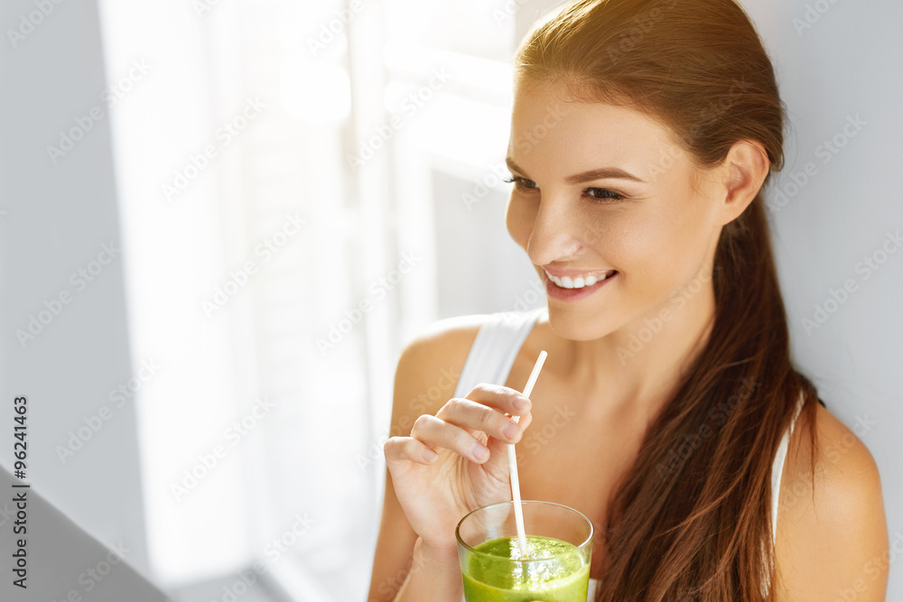 Healthy Food Eating. Happy Beautiful Smiling Woman Drinking Green Detox Vegetable Smoothie. Diet. Healthy Lifestyle, Vegetarian Meal. Drink Juice. Health Care And Beauty Concept. Healthy Food Eating. Happy Beautiful Smiling Woman Drinking Green Detox Vegetable Smoothie. Diet. Healthy Lifestyle, Vegetarian Meal. Drink Juice. Health Care And Beauty Concept.