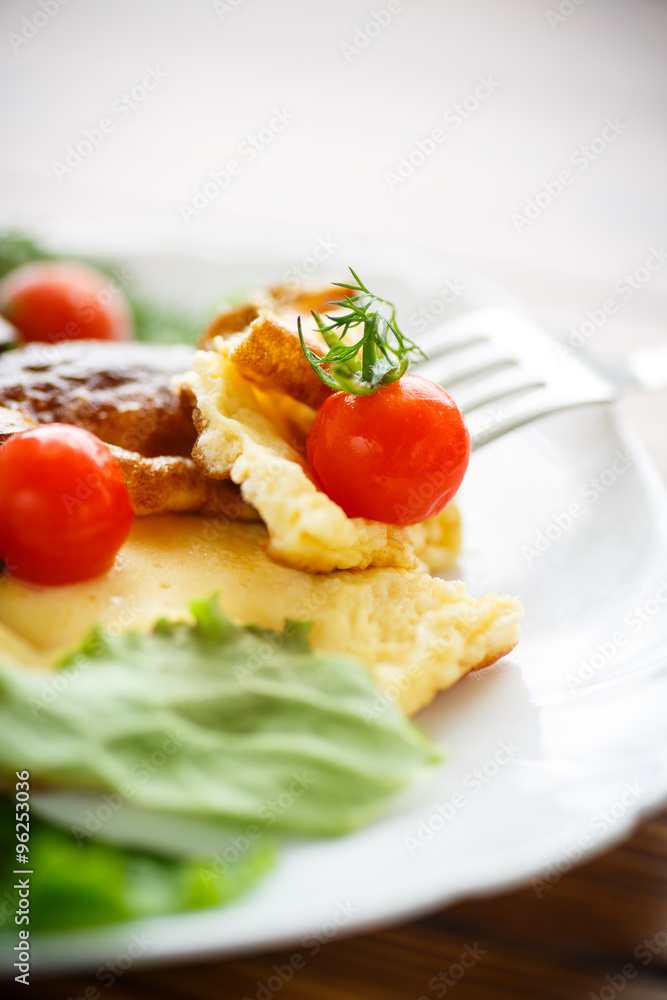 Omelette with tomatoes and lettuce Omelette with tomatoes and lettuce