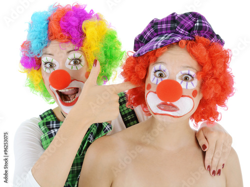 Clowns machen Spaß und sind albern zu Karneval, Fasching oder Fastnacht