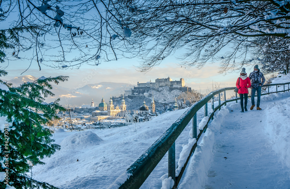 Obraz premium Beautiful view of Salzburg with snowy path and Fortress Hohensalzburg in winter, Austria