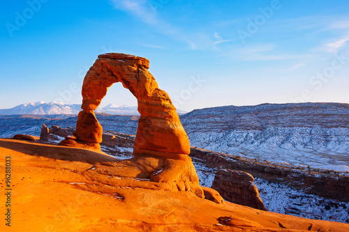 Leinwand Poster Delicate Arch at sunset in snow season, Arches National Park, Utah