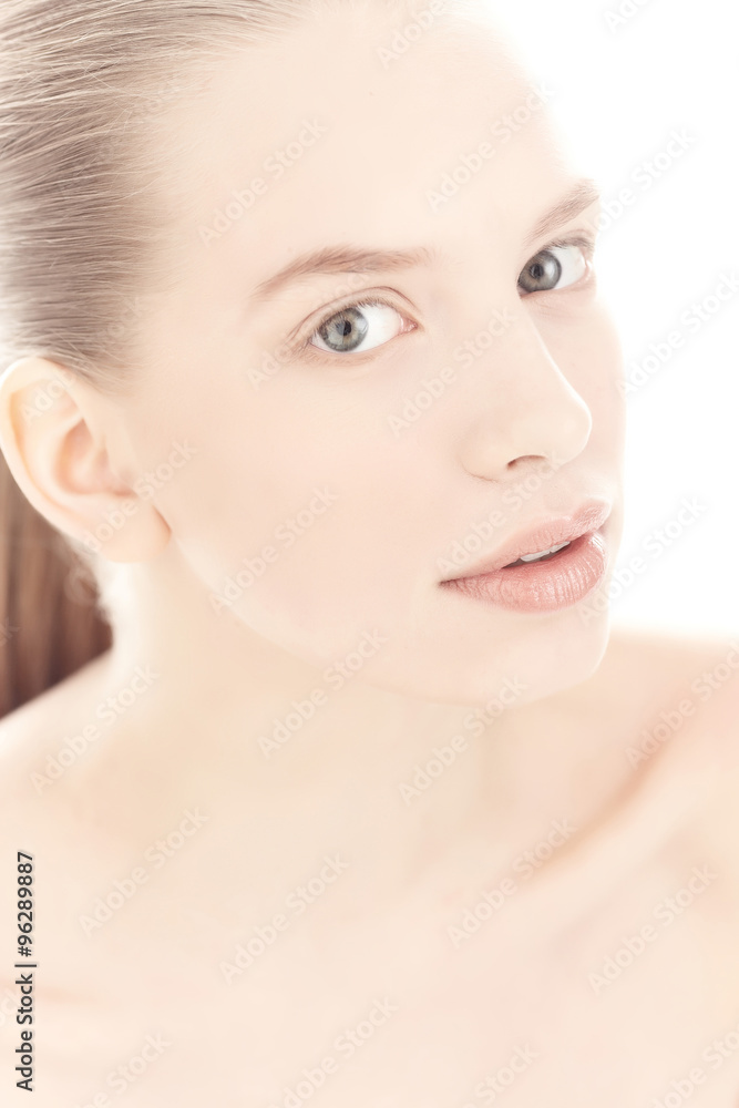 Naklejka premium Close up portrait of blond woman.