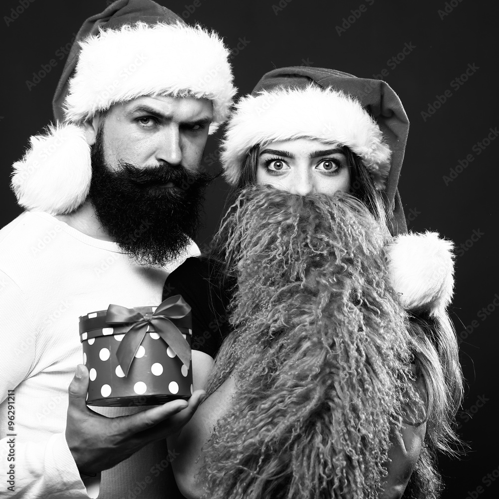 Obraz premium Christmas bearded couple