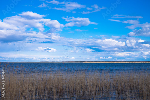 Bodden und Wolken