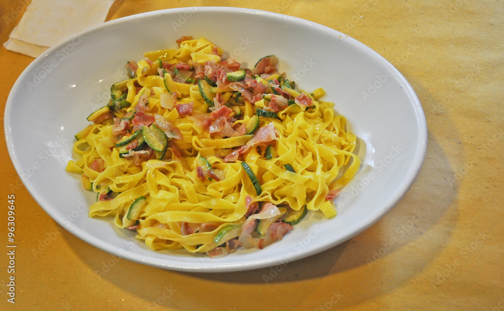 pasta with bacon and zucchini