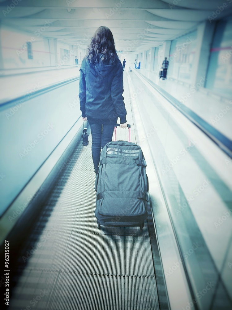 Obraz premium Valise départ partir voyage gare aéroport