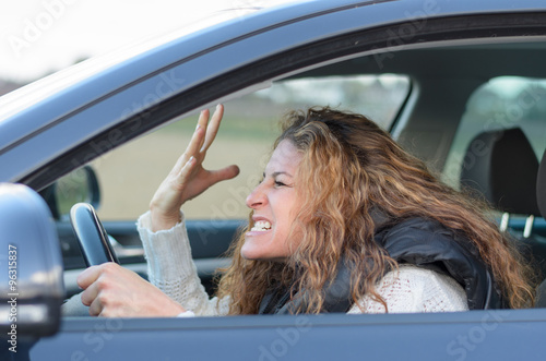 Quadro su tela woman is driving her car