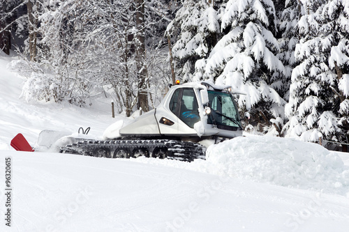 Ski piste pistenbully © VanderWolf Images