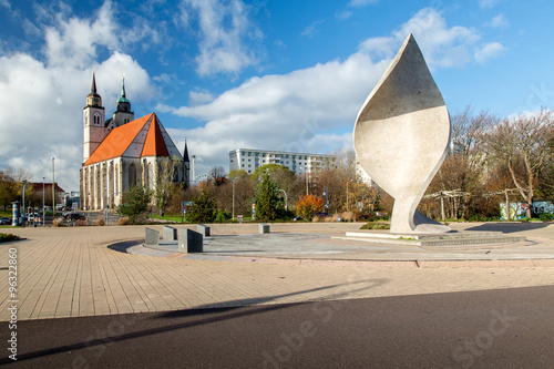Denkmal in Magdeburg  Wehende Fahne  © Hanker
