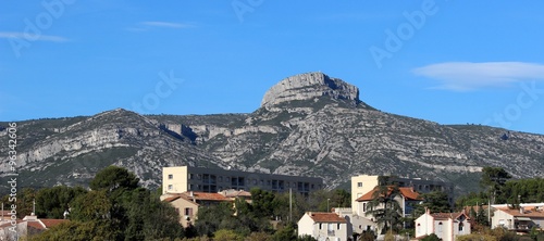 Massif du Garlaban vu de la passerelle Lagunas à Aubagne photo