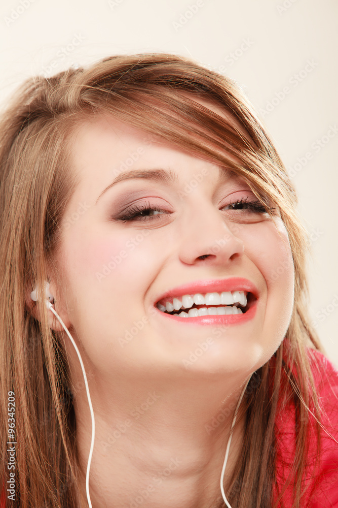 Naklejka premium Girl with white headphones listening to music