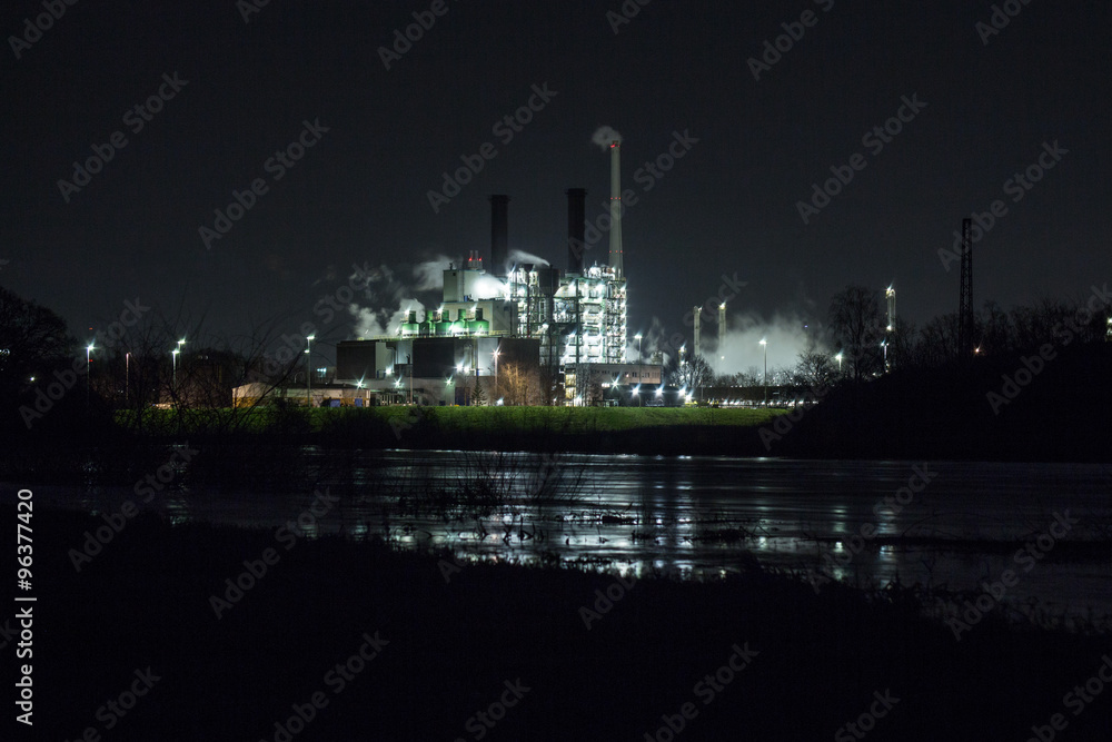 Chemiepark bei Nacht