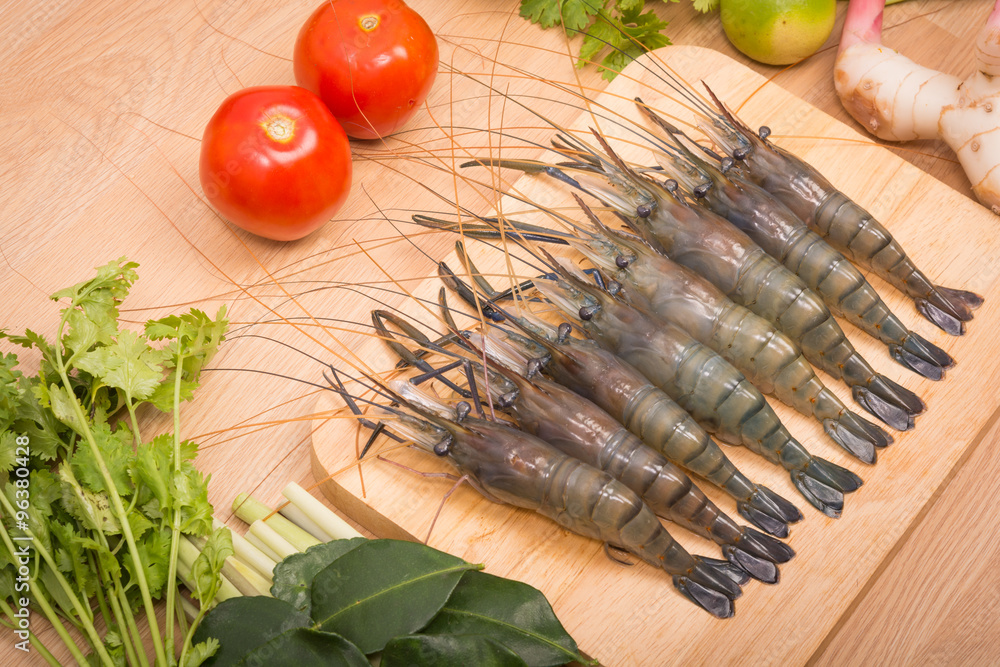 Raw tiger Fresh shrimps with vegetables Raw tiger Fresh shrimps with vegetables