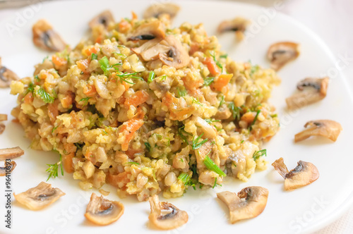 Bulgur with mushrooms and vegetables