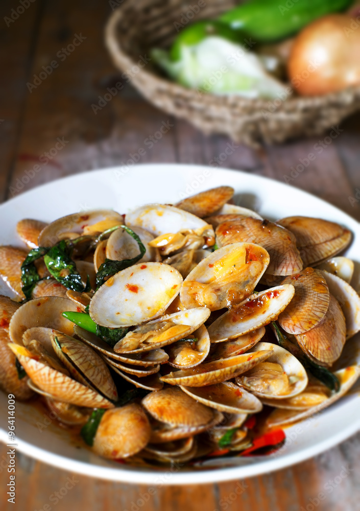 Stir-Fried clams with Curry Stir-Fried clams with Curry