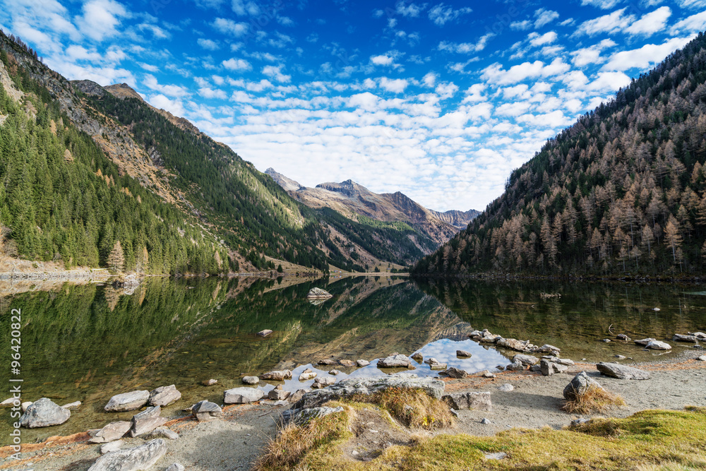 Fototapeta premium See in den Bergen