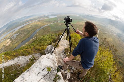 Canvas Print Photographer on top of the mountain takes a neighborhood