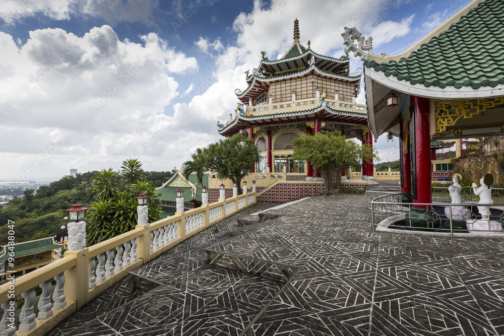 Obraz premium Pagoda and dragon sculpture of the Taoist Temple in Cebu, Philip