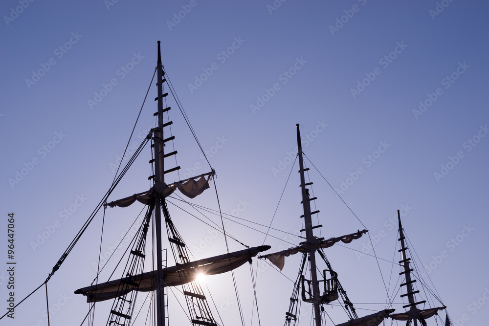 Fototapeta premium Sailboat against a beautiful landscape