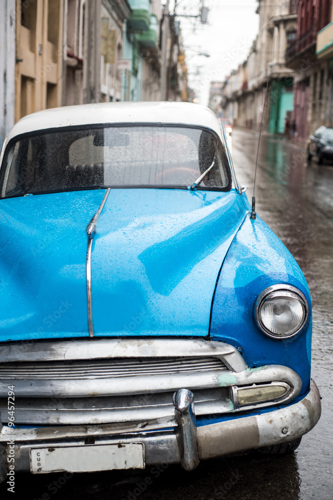 Obraz premium Street scene on rainy day in Havana,Cuba