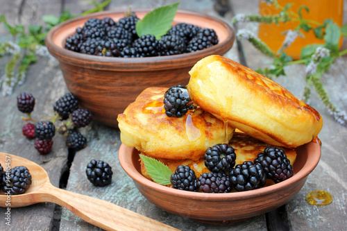 Fluffy pancakes with fresh blackberries and honey